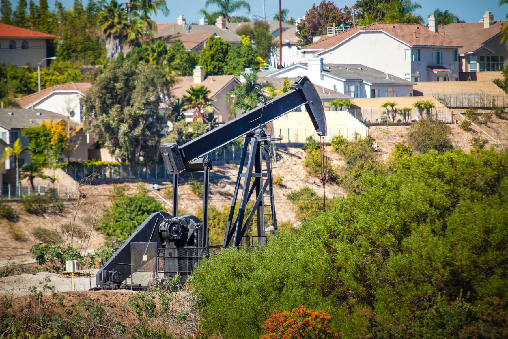 LA repeals oil phaseout law as residents near wells seek health protections
