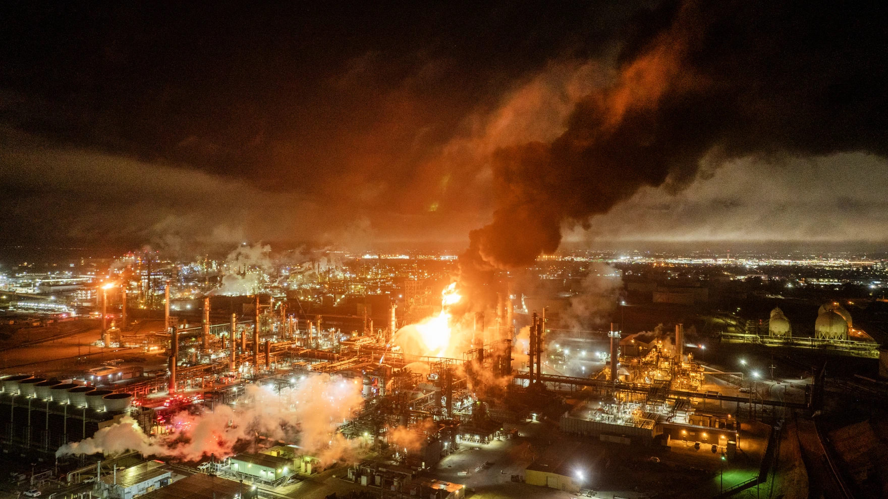 What the El Segundo Chevron refinery explosion means for air quality and gas prices